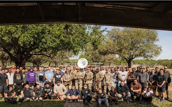 1AD Band Performs for Blackhawk Troopers