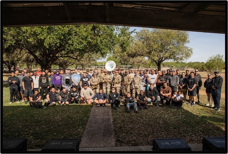 1AD Band Performs for Blackhawk Troopers