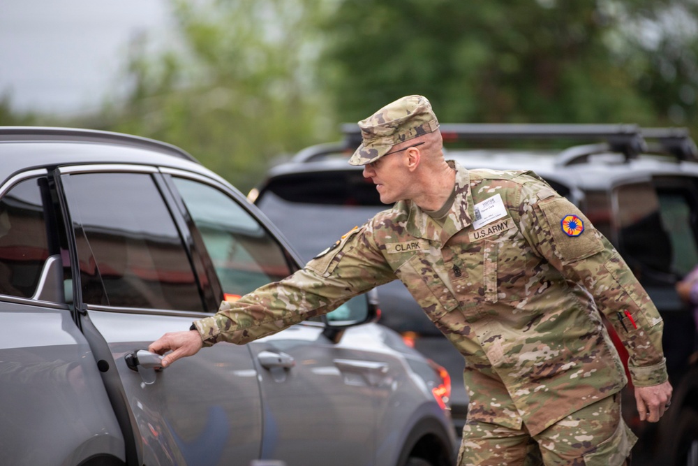 13th ACSC Soldiers Support Purple Up Day at Lakewood Elementary School