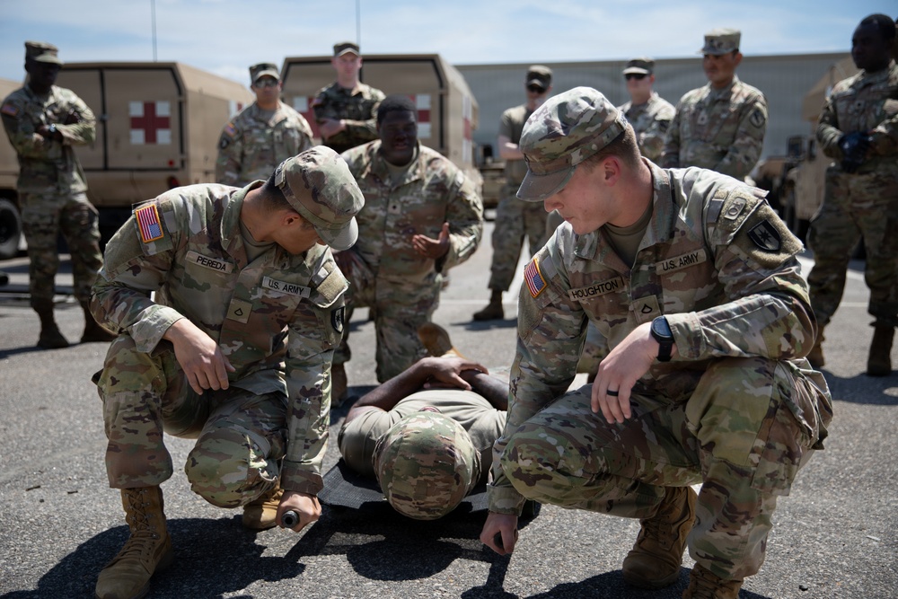 525th Expeditionary Military Intelligence Brigade conduct CASEVAC training