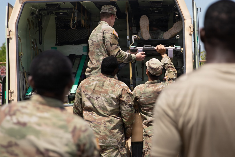 525th Expeditionary Military Intelligence Brigade conduct CASEVAC training