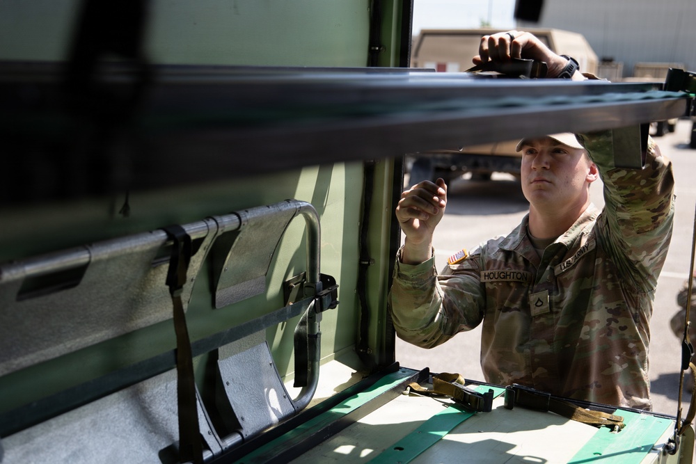 525th Expeditionary Military Intelligence Brigade conduct CASEVAC training