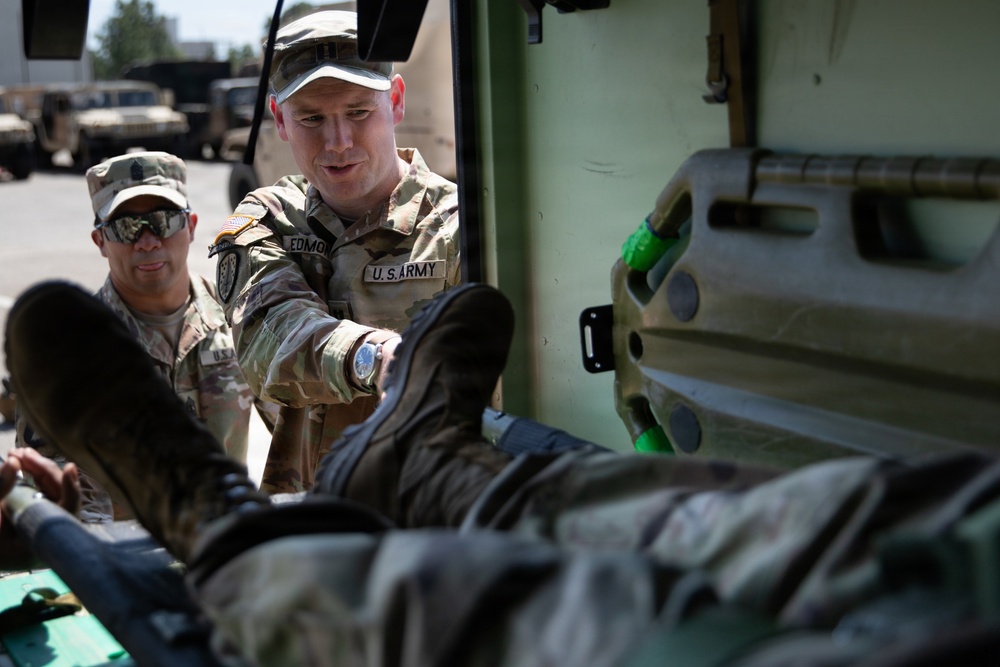 525th Expeditionary Military Intelligence Brigade conduct CASEVAC training