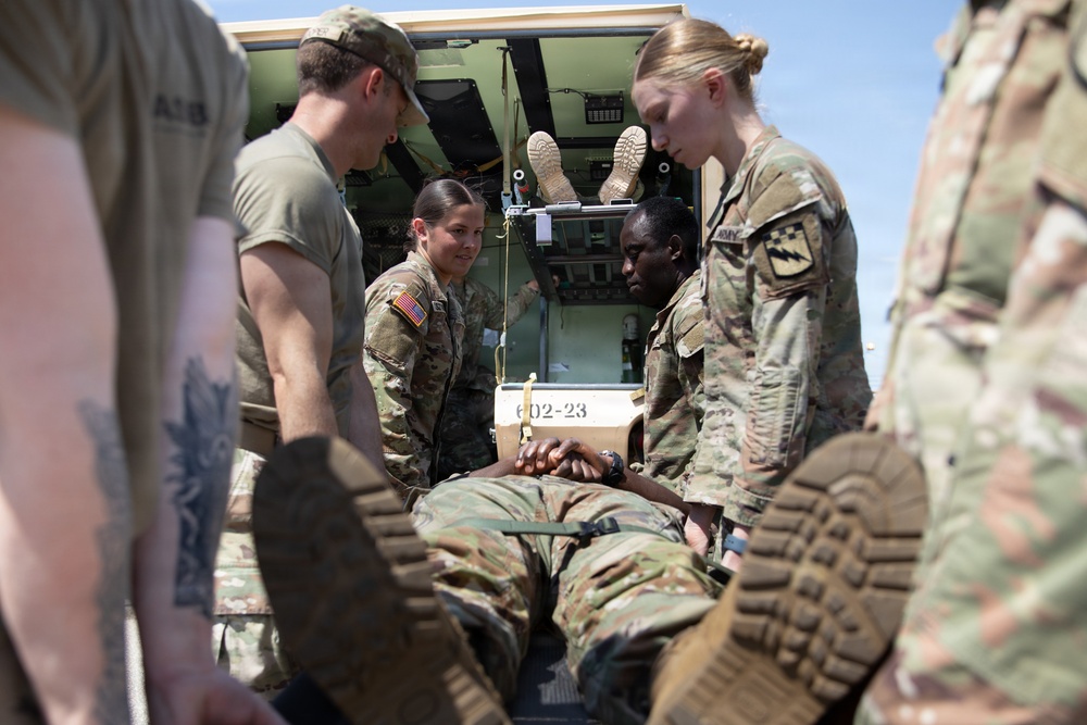 525th Expeditionary Military Intelligence Brigade conduct CASEVAC training