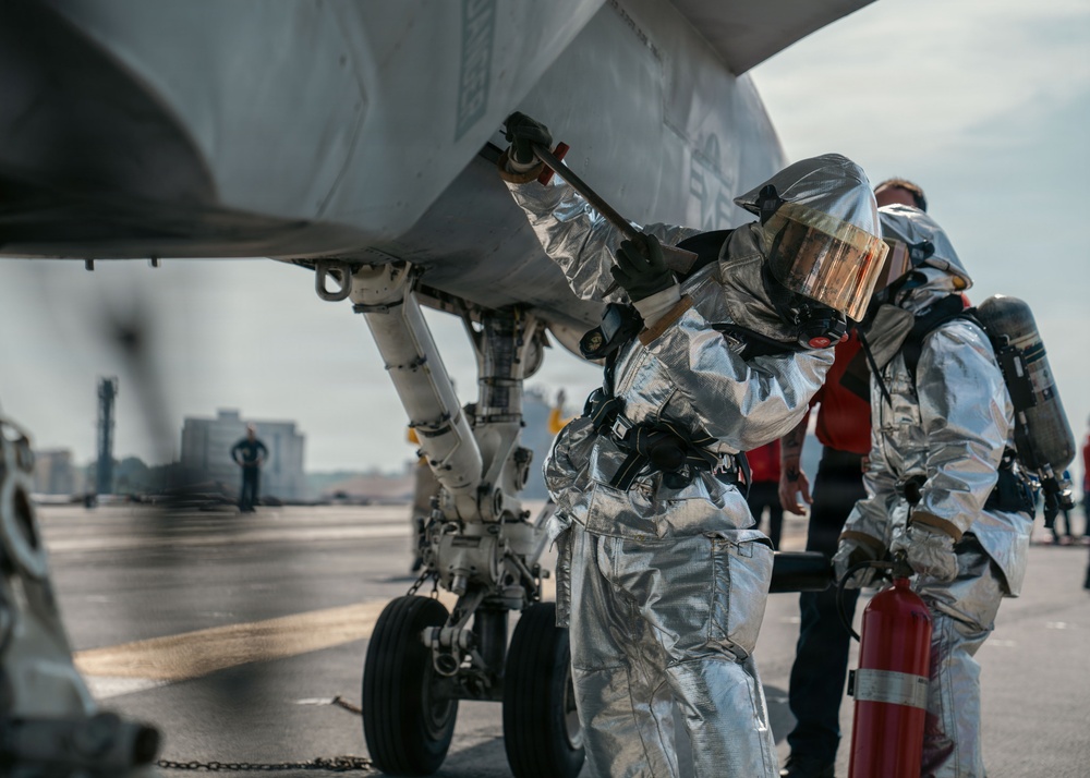 Ike Conducts Planned Incremental Availability maintenance period