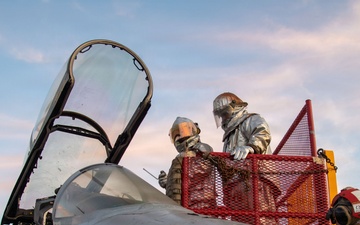 USS Carl Vinson (CVN 70) conducts aircraft firefighting drill