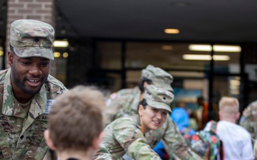 13th ACSC Soldiers Support Purple Up Day at Lakewood Elementary School