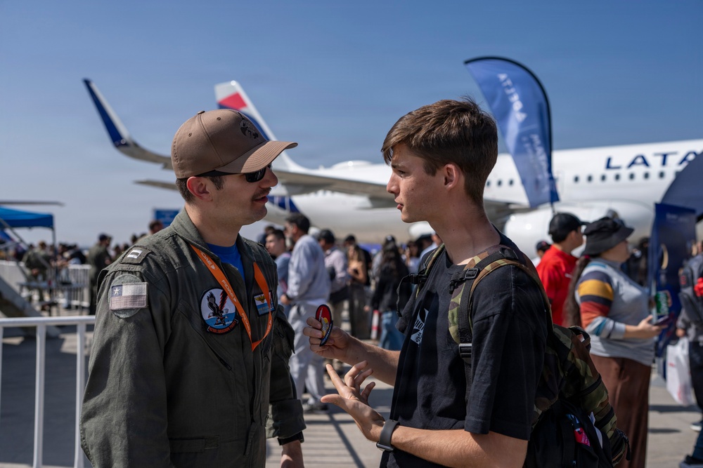 U.S. Navy P-8 strengthens regional ties at Chile’s international air show