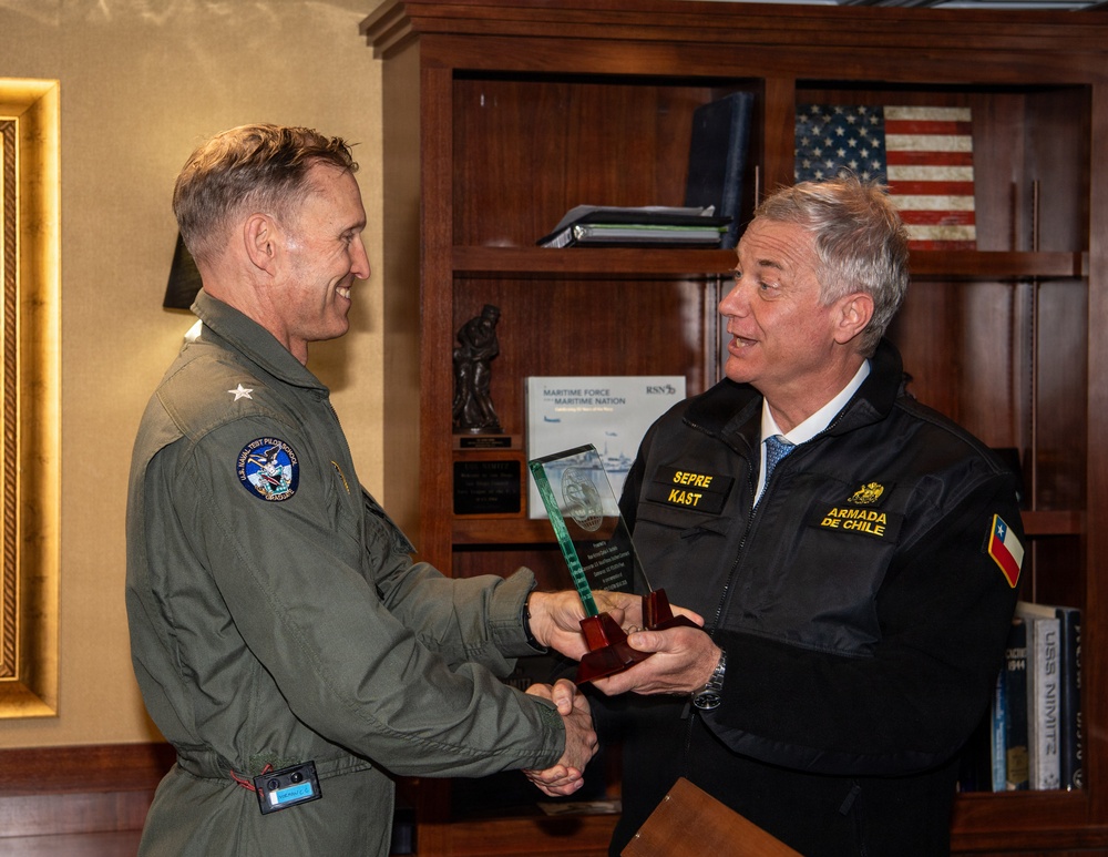 Chilean Delegation Visits USS Nimitz