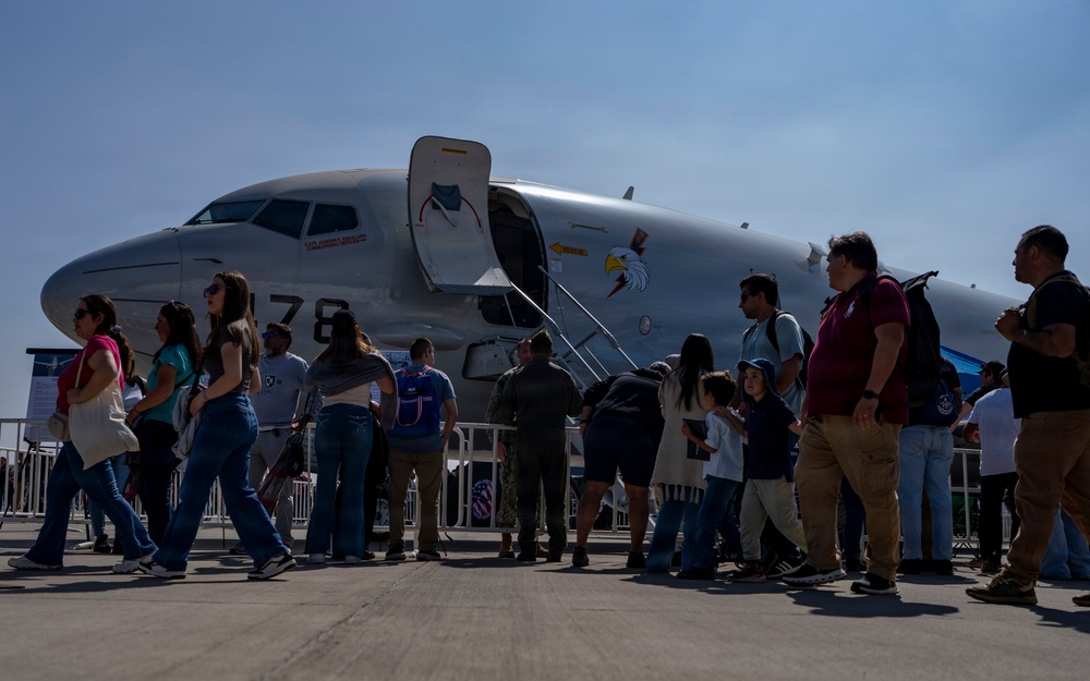 U.S. Navy P-8 strengthens regional ties at Chile’s international air show
