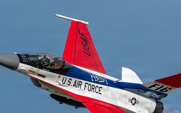 Aircraft arrive at Kentucky Air National Guard Base for Thunder air show