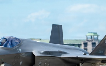 Military aircraft arrive at Kentucky Air Guard Base for Thunder Over Louisville air show