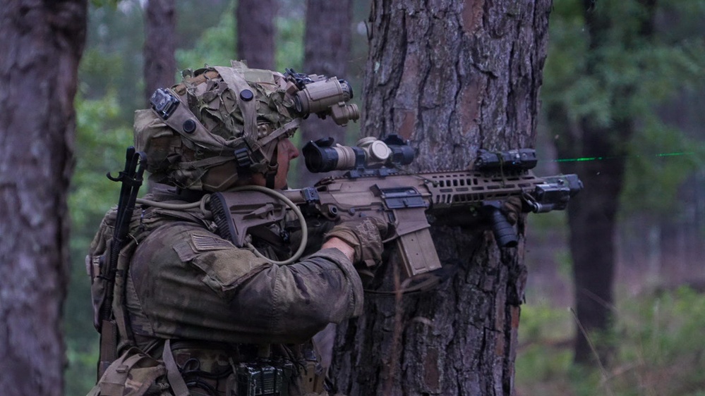 101st "Rakkasans" Soldiers Assault an Urban Training Village at JRTC