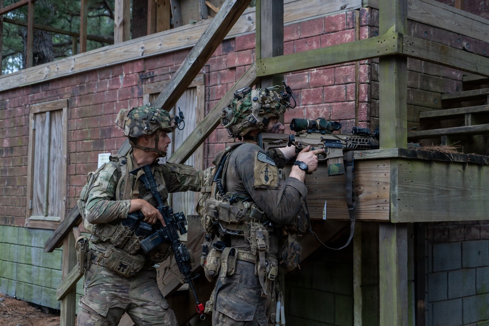 101st "Rakkasans" Soldiers Assault an Urban Training Village at JRTC