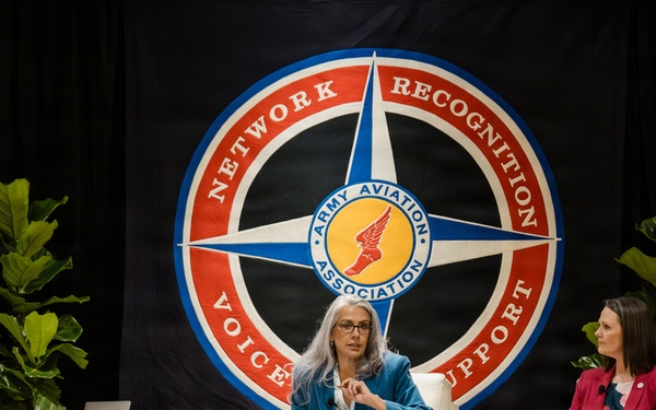 Army Aviation Spouses Discuss Resilience in Careers at AAAA Summit