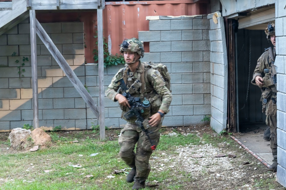 101st "Rakkasans" Soldiers Assault an Urban Training Village at JRTC