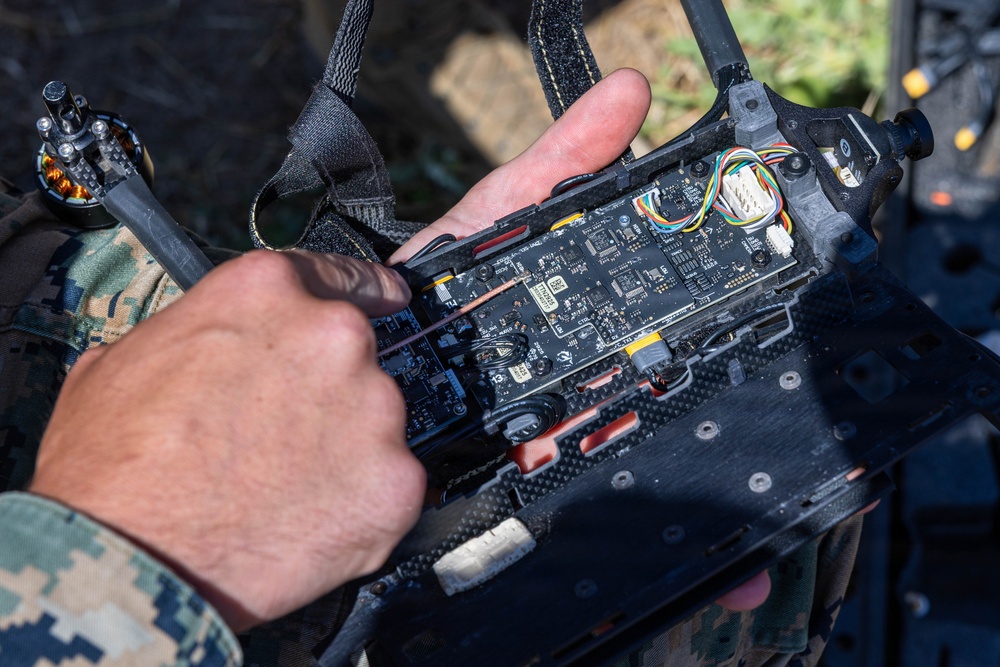 I MEF leaders observe SADOC students fly Neros Archer FPV drone