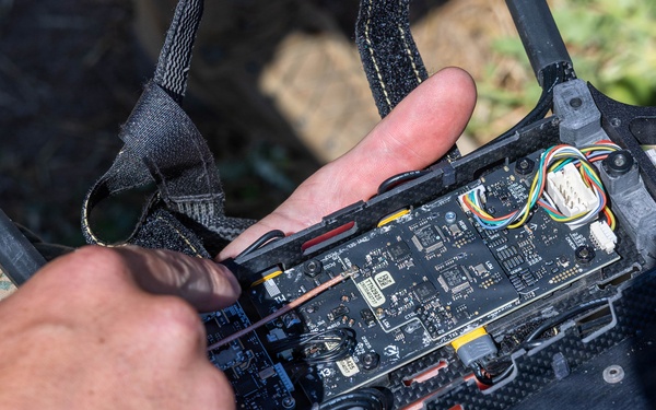 I MEF leaders observe SADOC students fly Neros Archer FPV drone