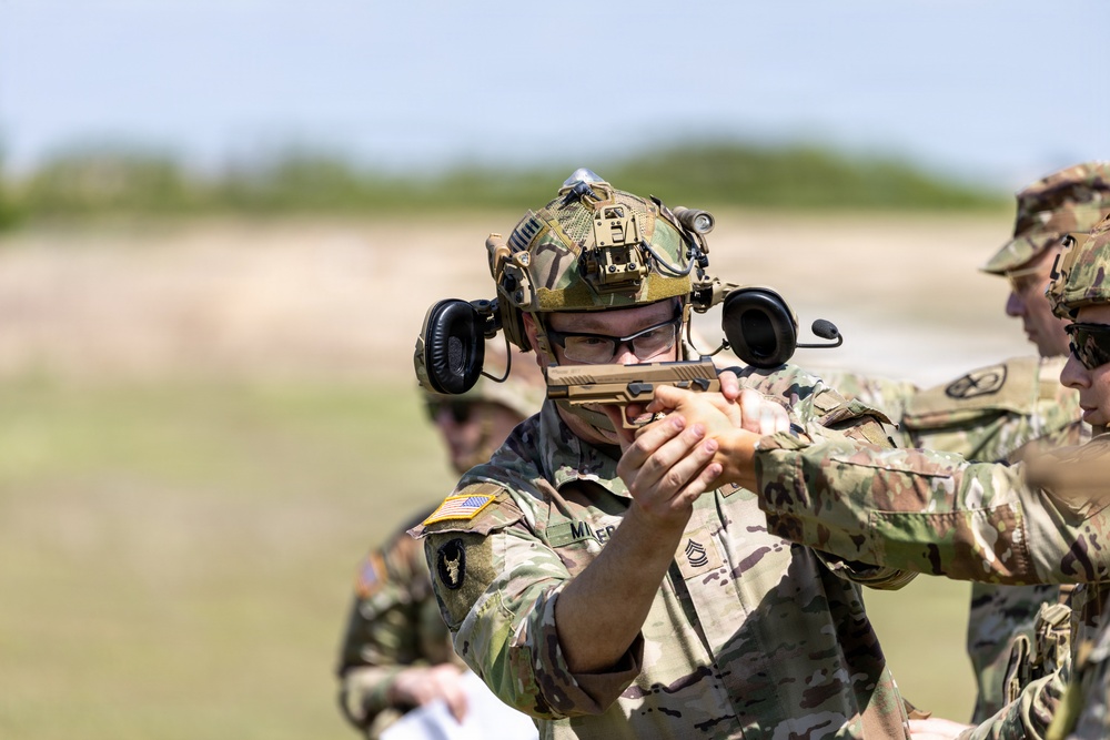 451st Expeditionary Sustainment Command Soldiers Complete M17 Range