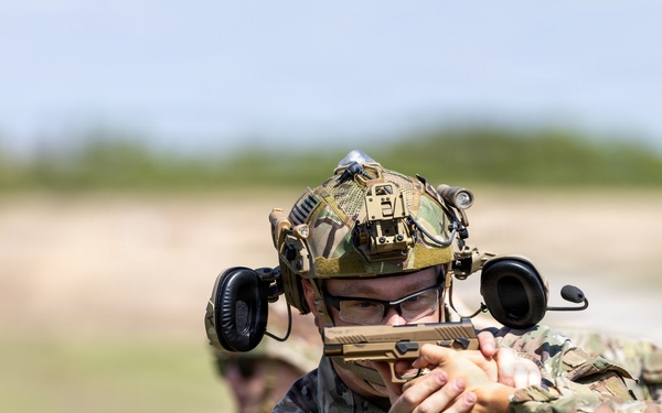 451st Expeditionary Sustainment Command Soldiers Complete M17 Range