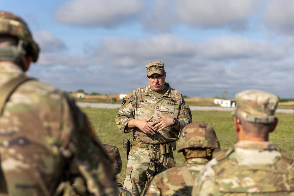 451st Expeditionary Sustainment Command Soldiers Complete M17 Range