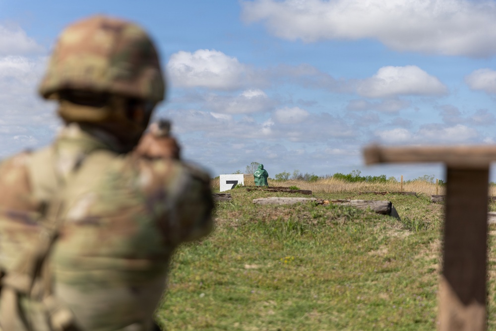451st Expeditionary Sustainment Command Soldiers Complete M17 Range