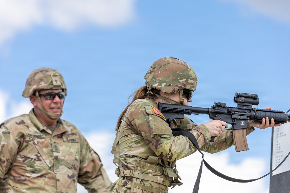 451st Expeditionary Sustainment Command Soldiers Complete M4 Range