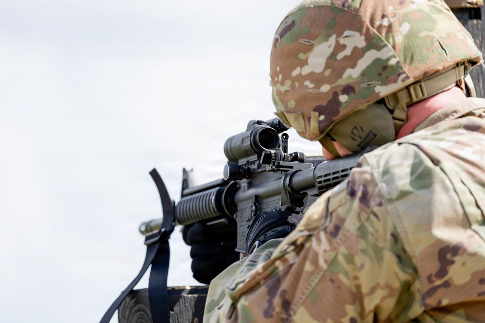 451st Expeditionary Sustainment Command Soldiers Complete M4 Range
