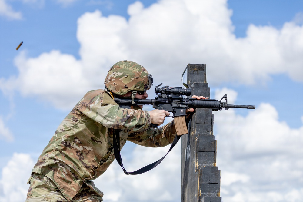 451st Expeditionary Sustainment Command Soldiers Complete M4 Range