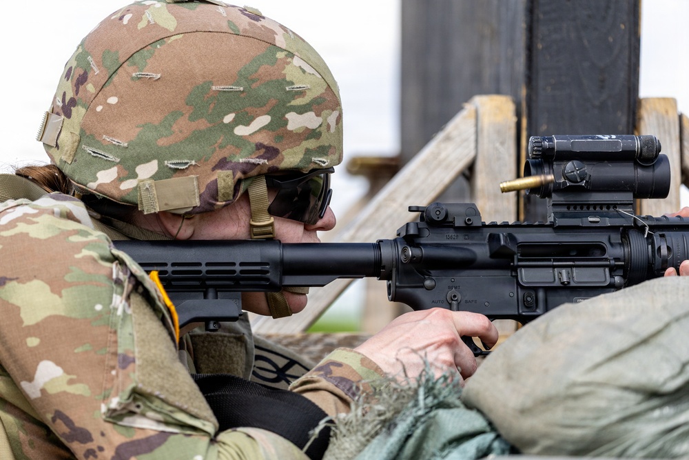 451st Expeditionary Sustainment Command Soldiers Complete M4 Range