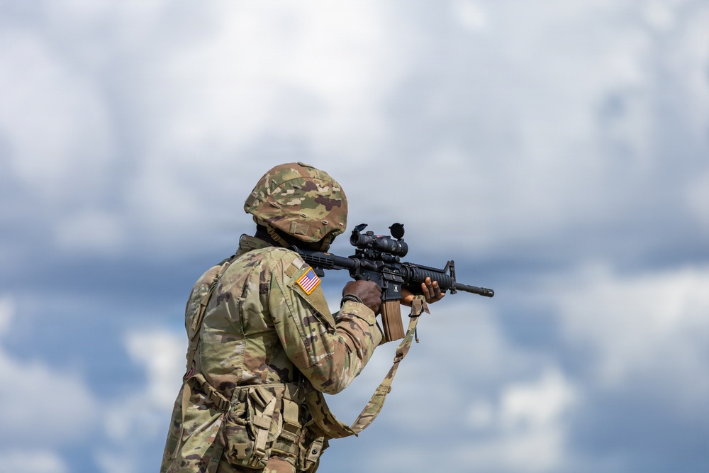 451st Expeditionary Sustainment Command Soldiers Complete M4 Range