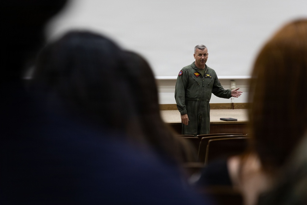 1st MAW leadership shows appreciation for VMFA-121 spouses