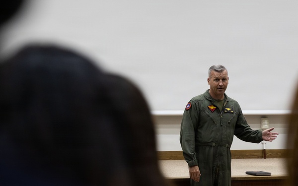 1st MAW leadership shows appreciation for VMFA-121 spouses