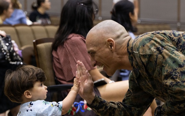 1st MAW leadership shows appreciation for VMFA-121 spouses