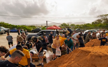 Service members prepare for Super Typhoon Sinlaku