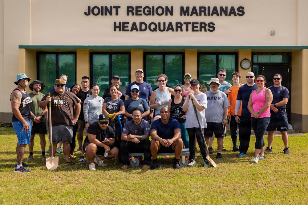 Service members prepare for Super Typhoon Sinlaku
