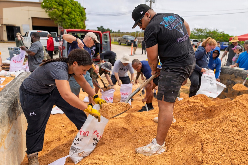 Service members prepare for Super Typhoon Sinlaku