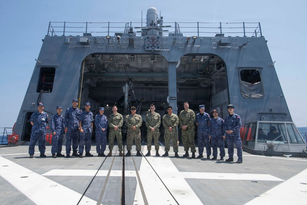 Blue Ridge Sailors visit JS Asahi (DD 119)