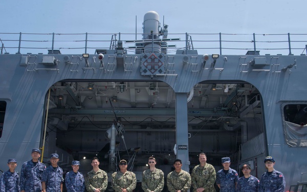 Blue Ridge Sailors visit JS Asahi (DD 119)