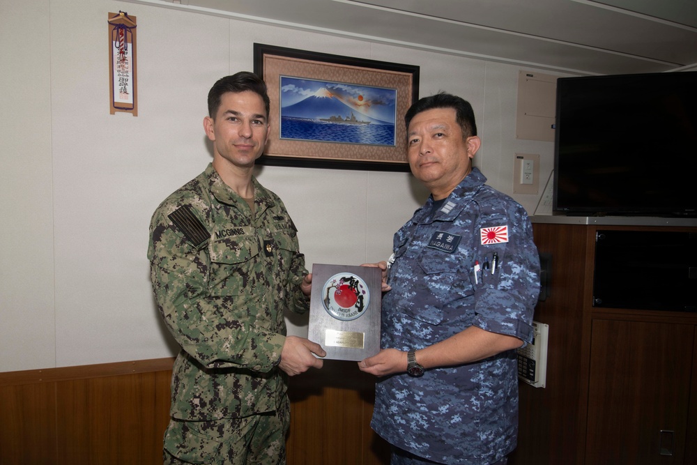 Blue Ridge Sailors visit JS Asahi (DD 119)