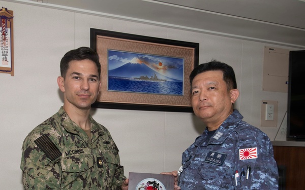 Blue Ridge Sailors visit JS Asahi (DD 119)
