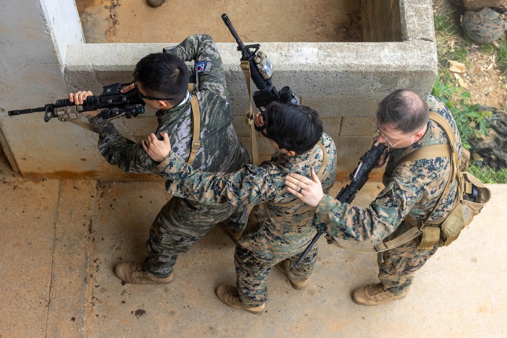 Communication Strategy and Operations Marines participate in field training exercise