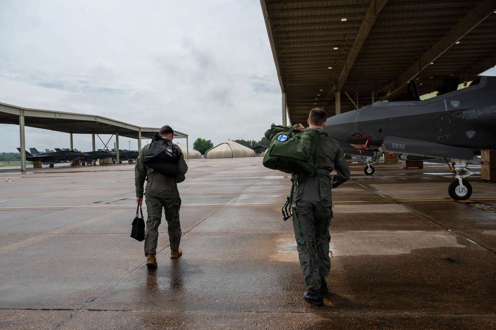 Finnish pilot completes first F-35 training flight at Ebbing ANGB