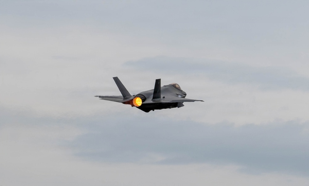Finnish pilot completes first F-35 training flight at Ebbing ANGB