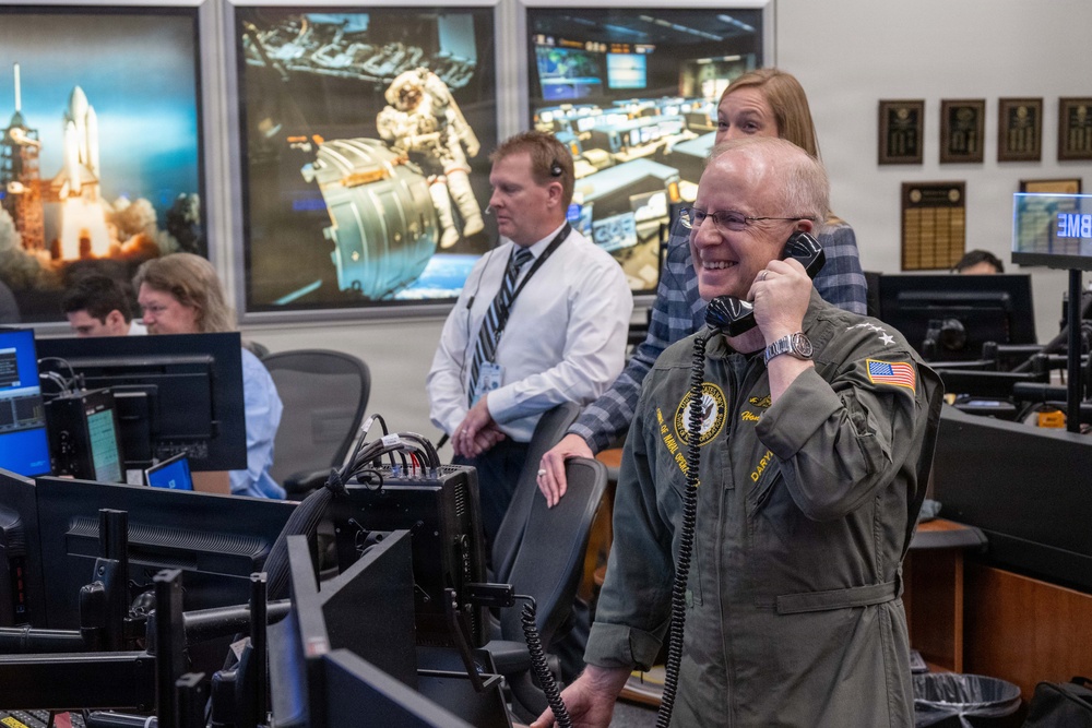 CNO visits Johnson Space Center