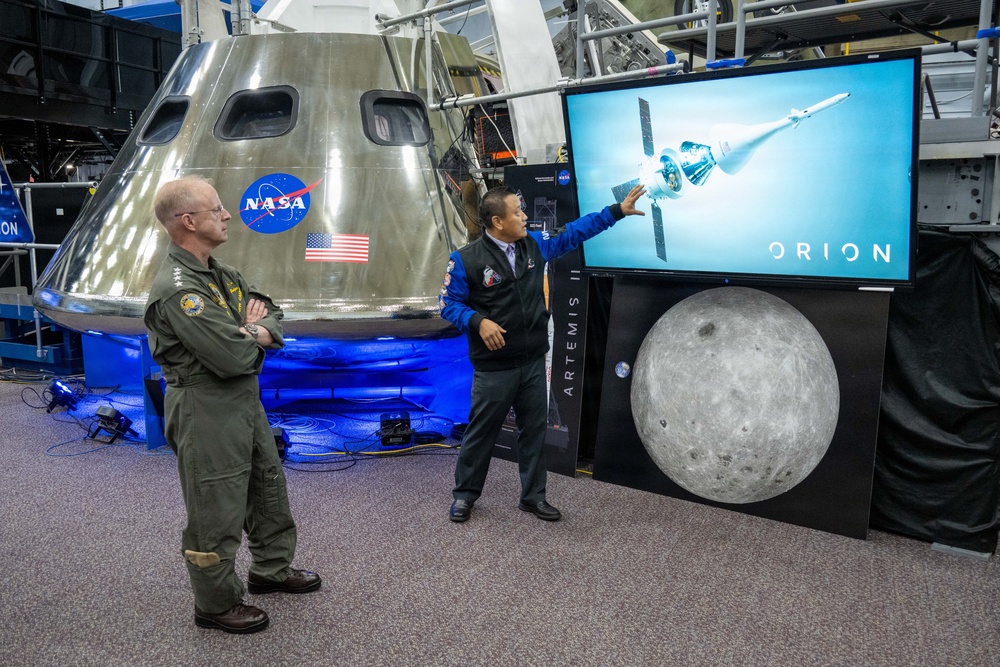 CNO visits Johnson Space Center