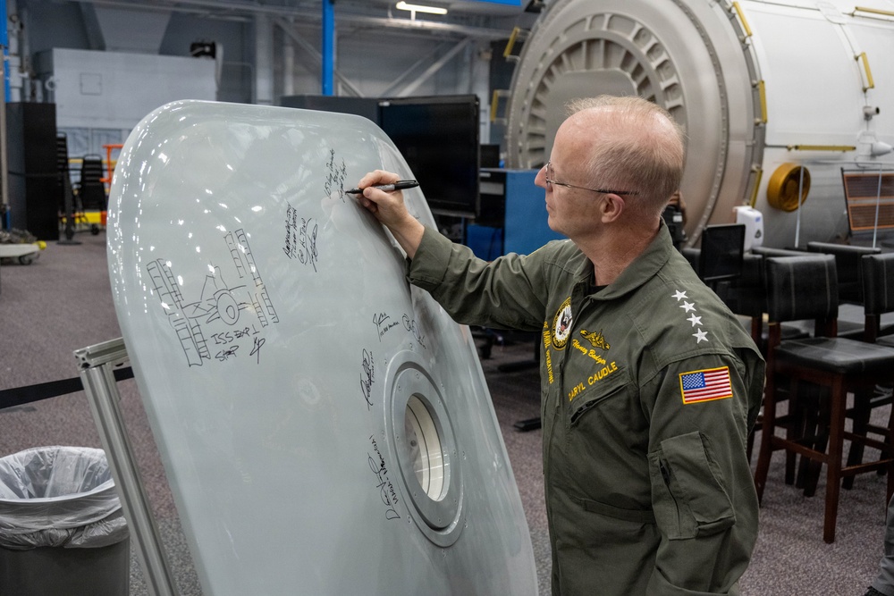CNO visits Johnson Space Center