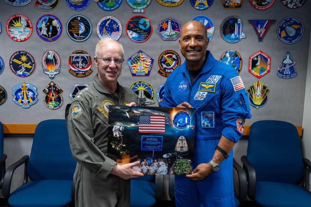 CNO visits Johnson Space Center