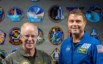 CNO visits Johnson Space Center