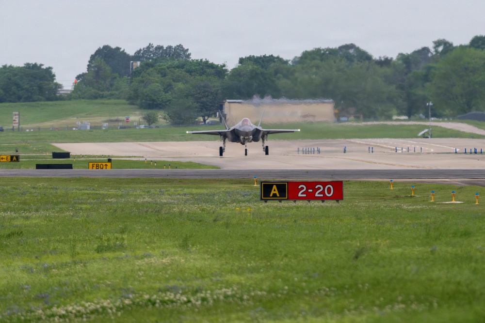 Finnish pilot completes first F-35 training flight at Ebbing ANGB